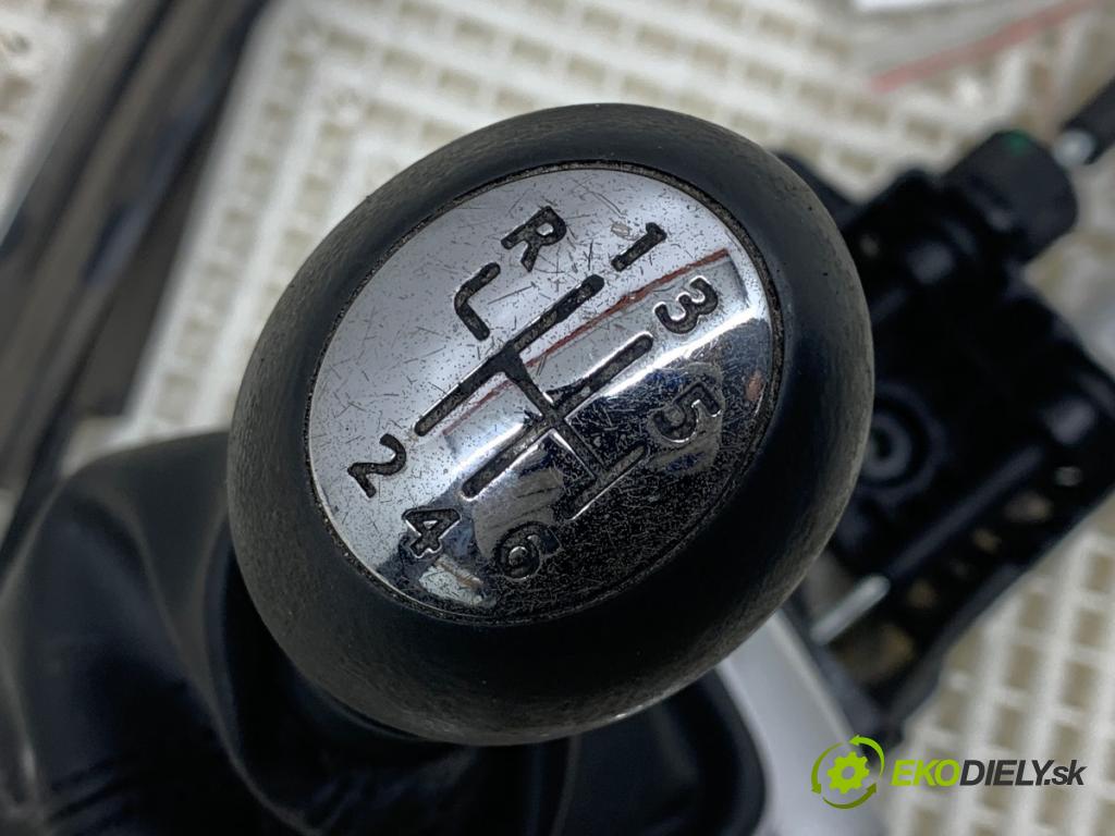 RENAULT MEGANE III Kombi 2014 81 kW 1.5 dCi (KZ09, KZ0D, KZ1G, KZ29, KZ14, KZ1W, KZ10, KZ1F,... 1461 Kulisa 8201062921 (Rýchlostná páka (kulisa))