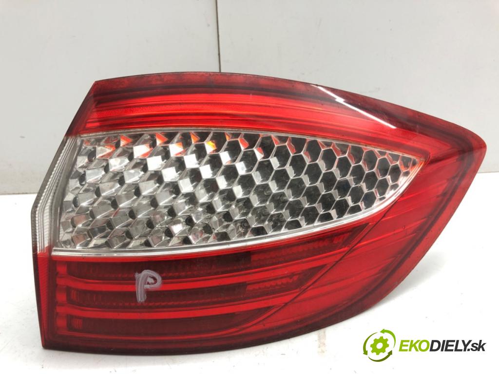 FORD MONDEO MK4 liftback 2008 74 kW 1.8 TDCi 1753 Svetlo pravy zad 