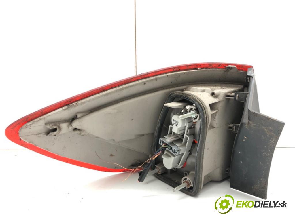FORD MONDEO MK4 liftback 2008 74 kW 1.8 TDCi 1753 Svetlo pravy zad