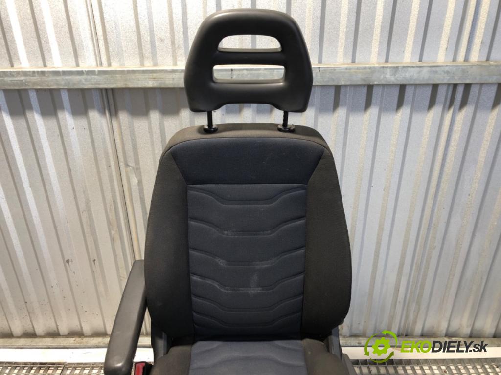 IVECO DAILY VI Platforma / podwozie 2017 115 kW 33S16, 35S16, 35C16, 40C16, 50C16 2287 sedadlo levý přední část