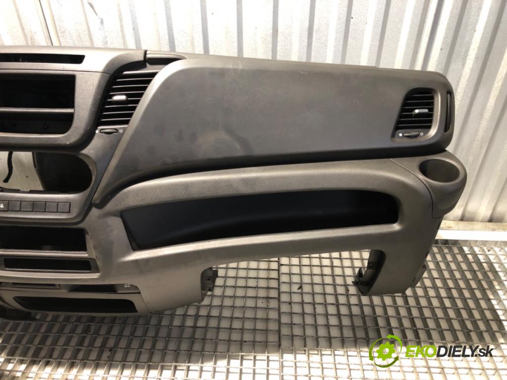 IVECO DAILY VI Platforma / podwozie 2017 115 kW 33S16, 35S16, 35C16, 40C16, 50C16 2287 palubní doska 5801544462 (Palubní deska)