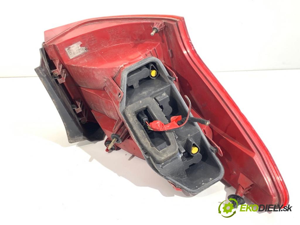 PEUGEOT 407 SW Kombi 2005 100 kW 2.0 HDi 135 1997 světlo pravý zadní část