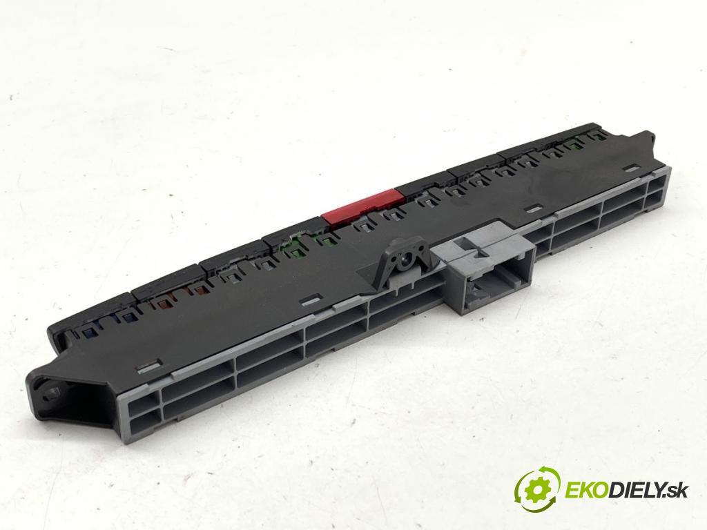 IVECO DAILY VI Platforma / podwozie 2017 115 kW 33S16, 35S16, 35C16, 40C16, 50C16 2287 Spínač svetiel výstražných (núdzových) 5801655080 (Prepínacie páčky pod volantom)