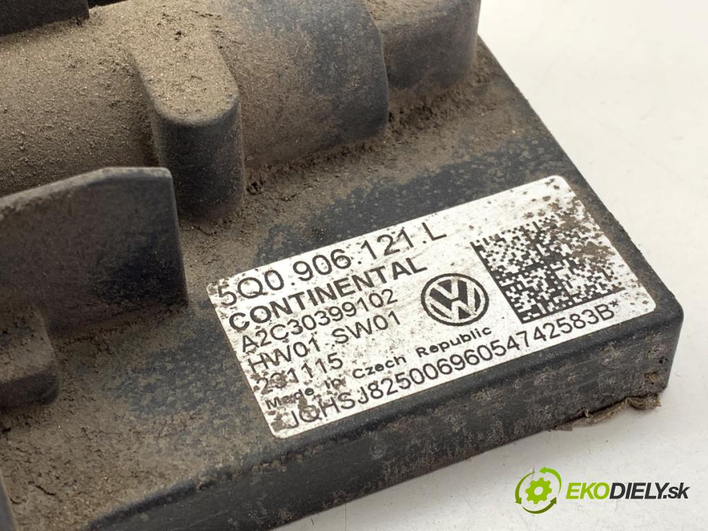VW GOLF VII liftback 2015 135 kW 2.0 GTD 1968 řídící jednotka pumpy paliva 5Q0906121L