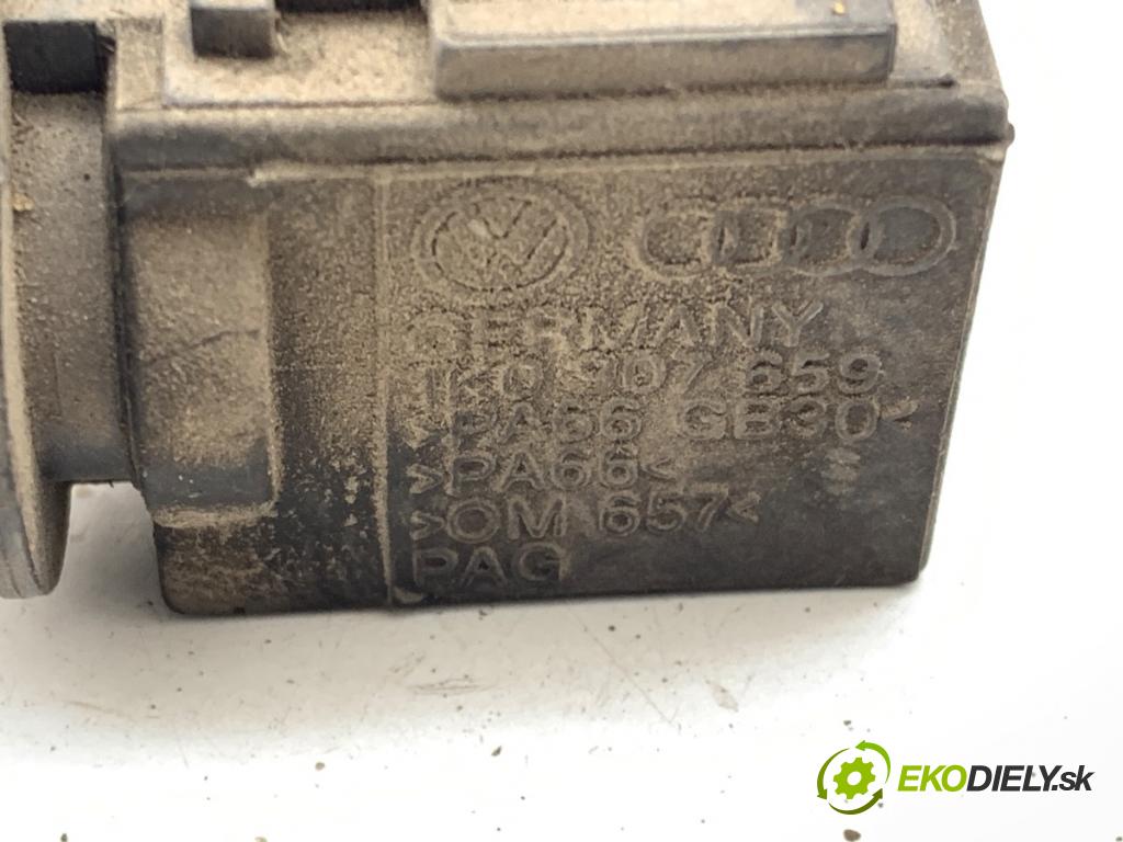 SKODA SUPERB II liftback 2013 103 kW 2.0 TDI 1968 snímač KVALITNÍ: vzduchu 1K0907659