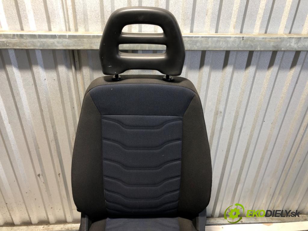 IVECO DAILY VI Platforma / podwozie 2017 115 kW 33S16, 35S16, 35C16, 40C16, 50C16 2287 sedadlo pravý přední část