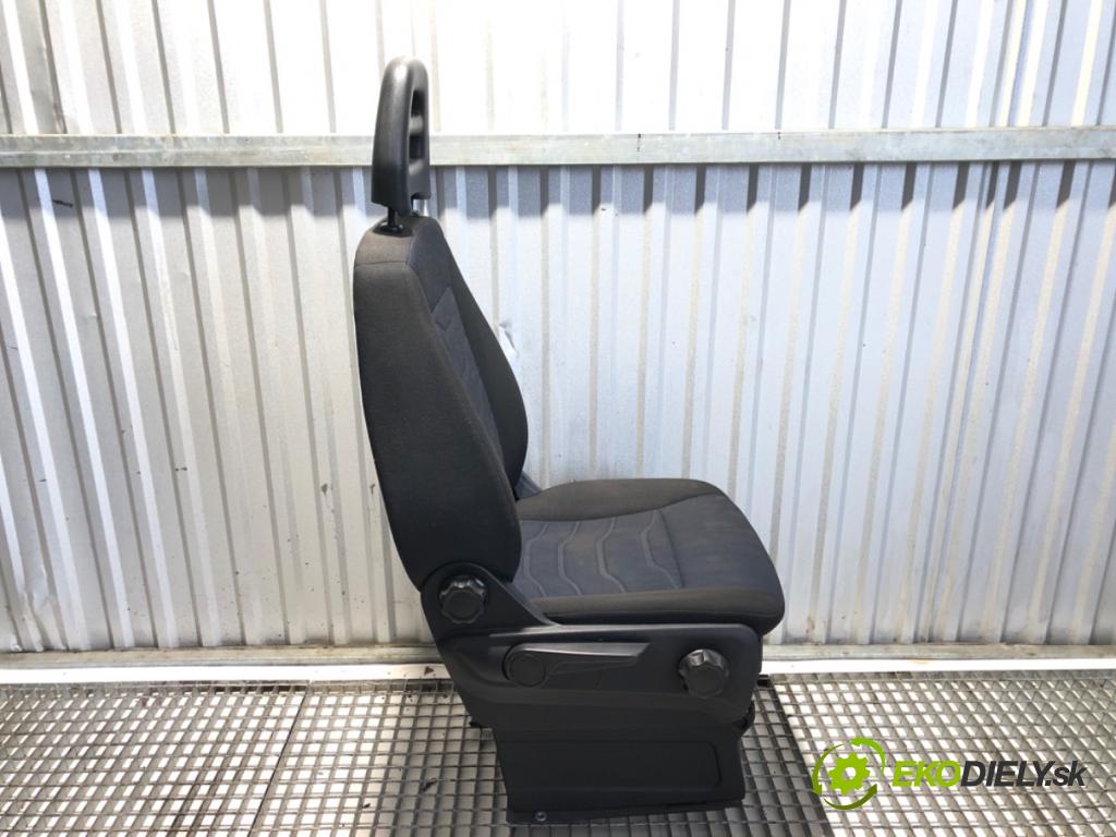 IVECO DAILY VI Platforma / podwozie 2017 115 kW 33S16, 35S16, 35C16, 40C16, 50C16 2287 sedadlo pravý přední část