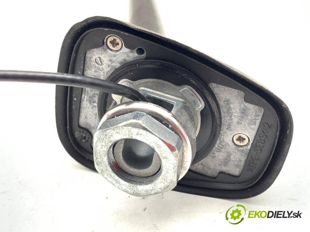RENAULT CLIO IV liftback 2015 66 kW 1.5 dCi 90 1461 ANTENA