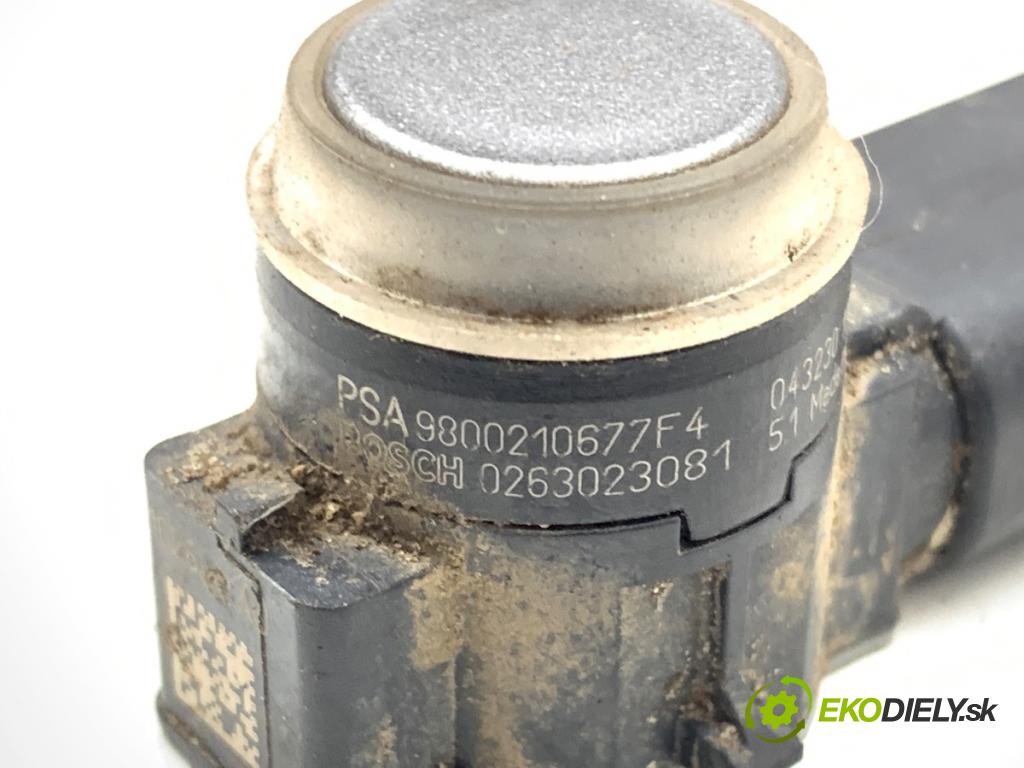 PEUGEOT 3008 SUV 2020 96 kW 1.2 THP/ PureTech 130 1199 snímač PDC 9800210677F4