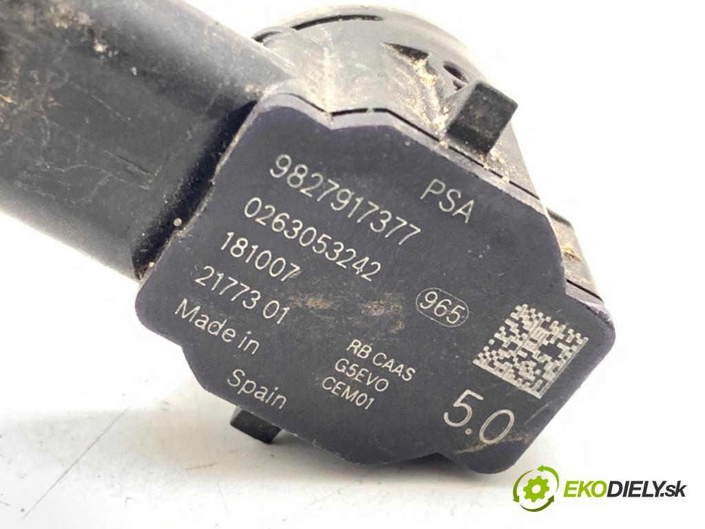 PEUGEOT 3008 SUV 2020 96 kW 1.2 THP/ PureTech 130 1199 snímač PDC 9827917377