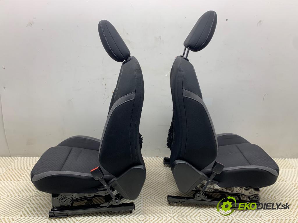 FORD FOCUS IV liftback 2019 92 kW 1.0 EcoBoost 999 sedadla sedačky sedadlo boční