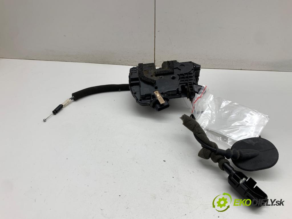 RENAULT CLIO IV liftback 2018 54 kW 1.2 16V 1149 zámok Dvere pravy predný 805024563R