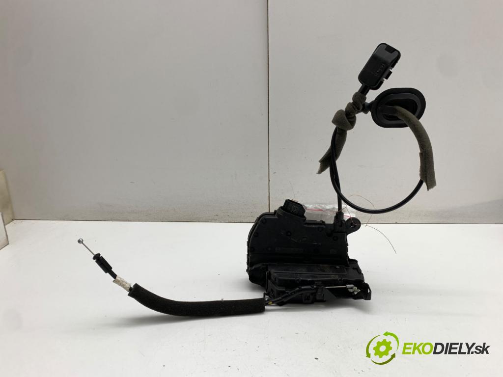 RENAULT CLIO IV liftback 2018 54 kW 1.2 16V 1149 zámok Dvere pravy predný 805024563R