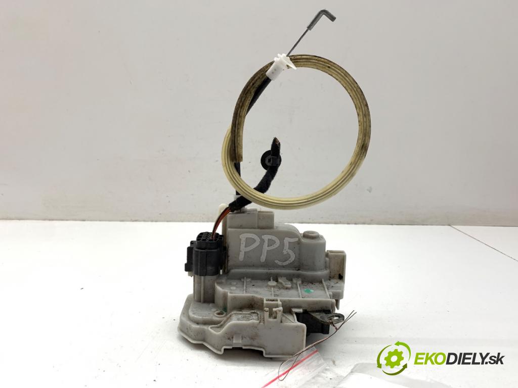 FIAT BRAVO II liftback 2007 66 kW 1.4 (198AXA1B) 1368 zámok Dvere pravy predný 
