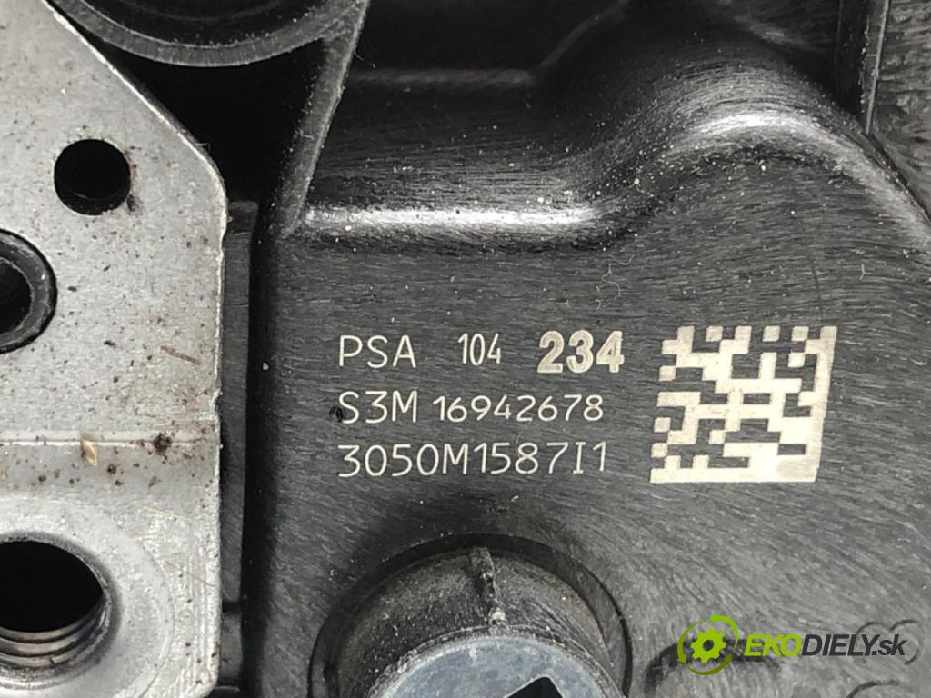 PEUGEOT 3008 SUV 2020 96 kW 1.2 THP/ PureTech 130 1199 zámok dveře pravý přední část 104234