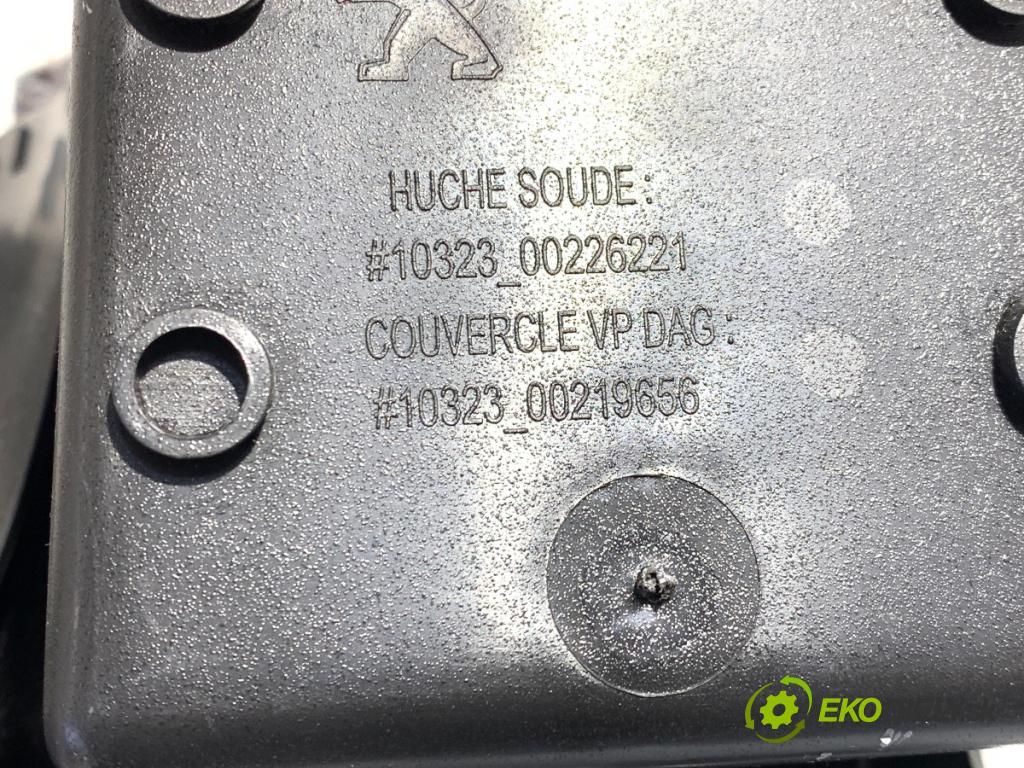 PEUGEOT 3008 SUV 2020 96 kW 1.2 THP/ PureTech 130 1199 Priehradka, kastlík spolujazdca (Priehradka (kastlík))