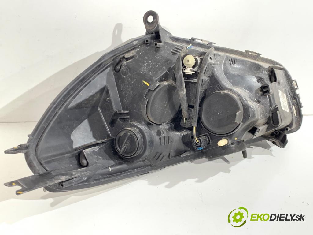 RENAULT CLIO IV liftback 2015 66 kW 1.5 dCi 90 1461 světlomet pravý přední část 260106961R