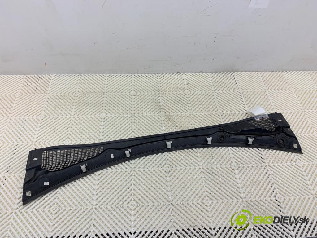 RENAULT CLIO IV liftback 2015 66 kW 1.5 dCi 90 1461 torpédo plast pod čelní okno 668115228R (Plast pod čelním sklem)