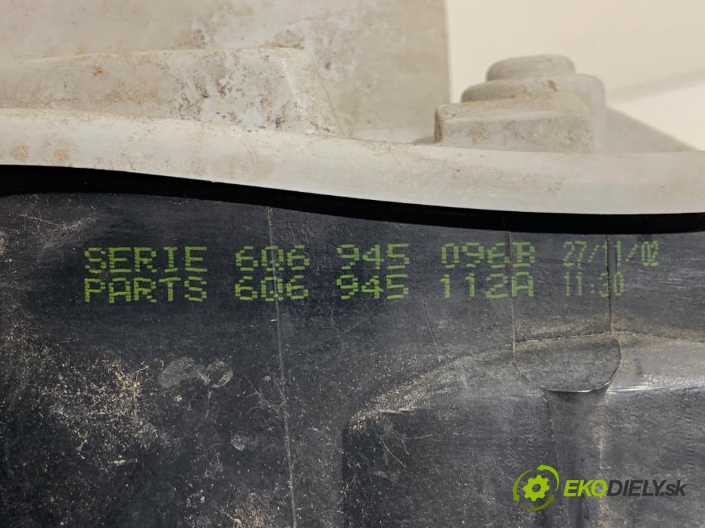 VW POLO IV 9N liftback 2003 40 kW 1.2 1198 Svetlo pravy zad 6Q6945096B