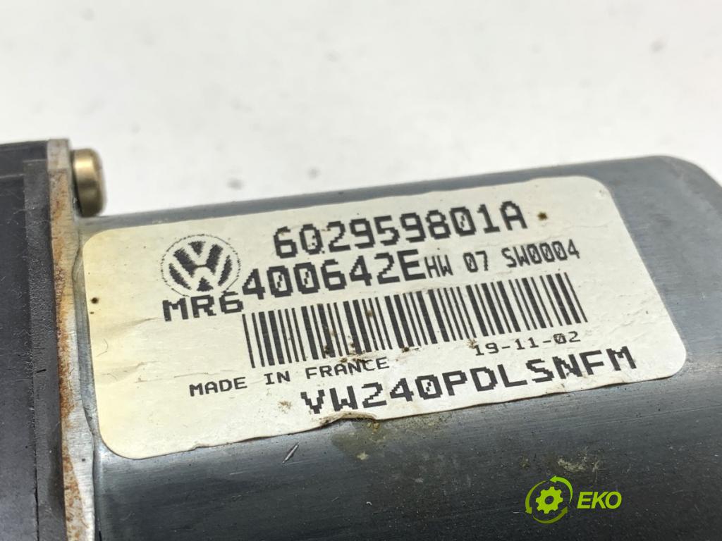 VW POLO IV 9N liftback 2003 40 kW 1.2 1198 motor sťahovaní okna pravý přední část 602959801A