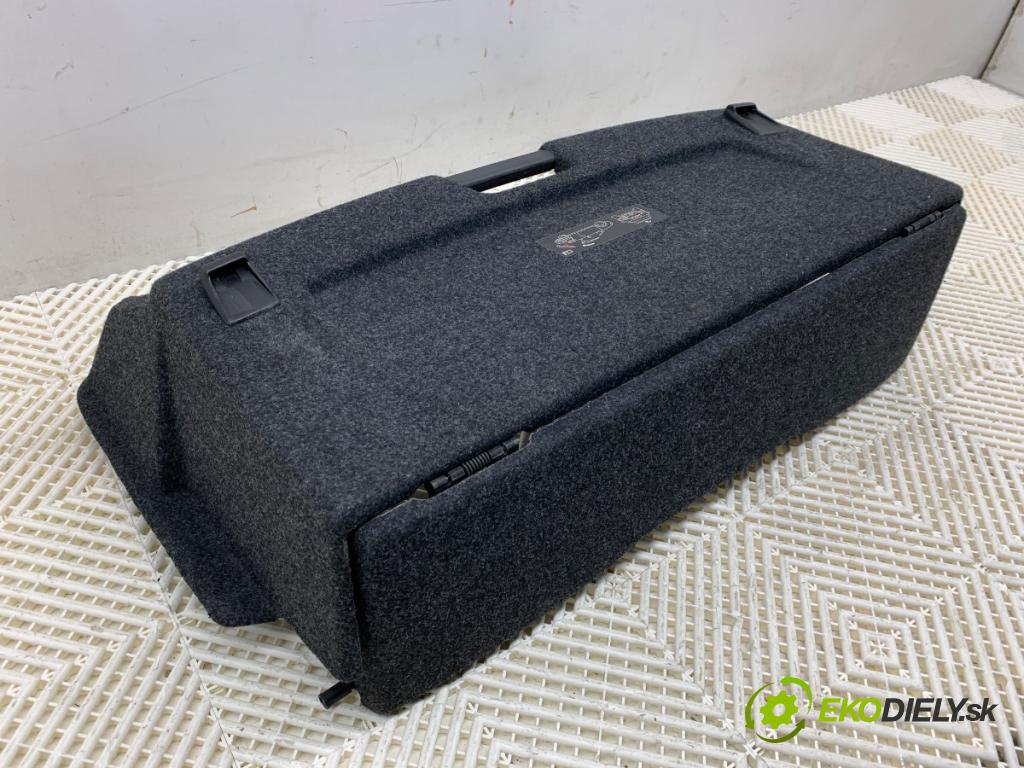 VW EOS kabriolet 2008 103 kW 2.0 TDI 1968 pláto zadní část 1Q0867071C