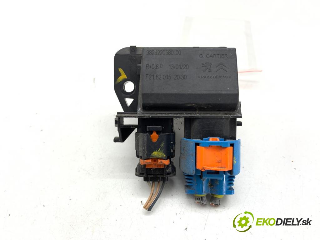 PEUGEOT 3008 SUV 2020 96 kW 1.2 THP/ PureTech 130 1199 modul ventilátoru 9829220580