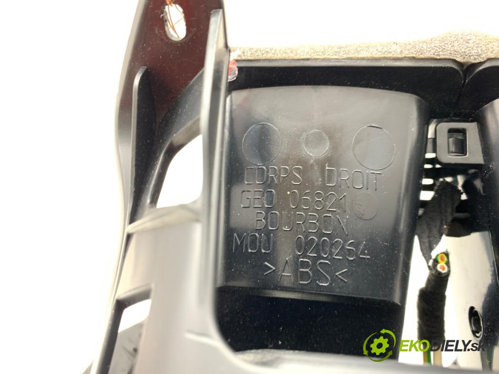 PEUGEOT 3008 SUV 2020 96 kW 1.2 THP/ PureTech 130 1199 mří topení zadní část 96866080877