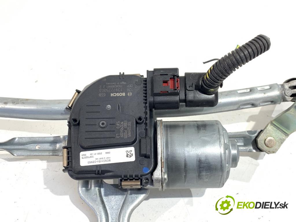 PEUGEOT 3008 SUV 2020 96 kW 1.2 THP/ PureTech 130 1199 motor stěračů přední část 9824762480