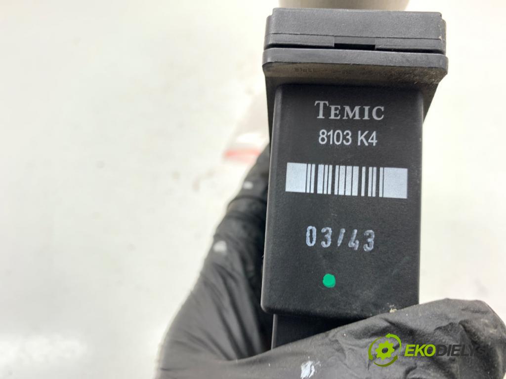 VW POLO IV 9N liftback 2003 55 kW 1.4 TDI 1422 motor sťahovaní okna levý přední část