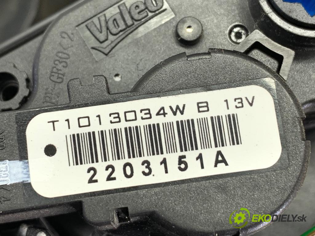 RENAULT CLIO IV liftback 2015 66 kW 1.5 dCi 90 1461 topné těleso radiátor topení KOMBAJN 272705324R
