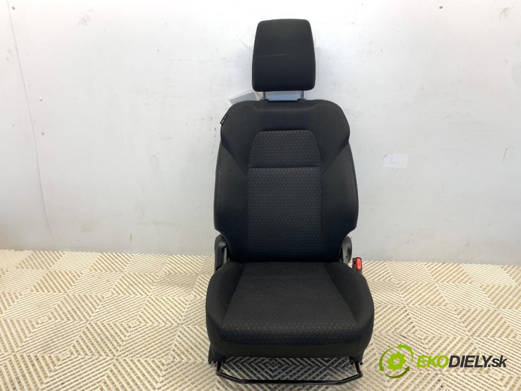 SUZUKI SWIFT V liftback 2019 66 kW 1.2 (A2L412) 1242 sedadlo pravý přední část 