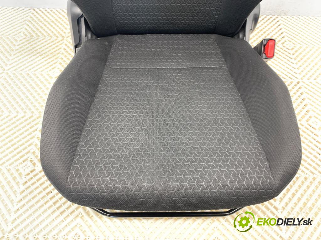 SUZUKI SWIFT V liftback 2019 66 kW 1.2 (A2L412) 1242 sedadlo pravý přední část