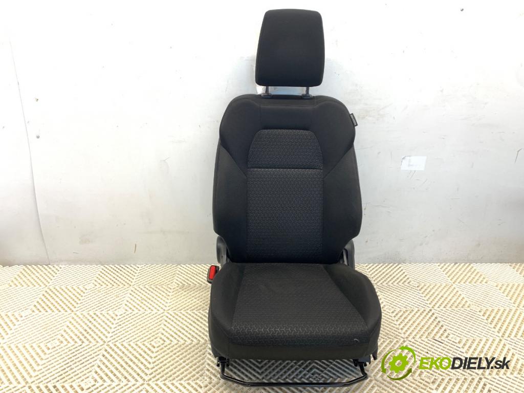 SUZUKI SWIFT V liftback 2019 66 kW 1.2 (A2L412) 1242 sedadlo levý přední část 