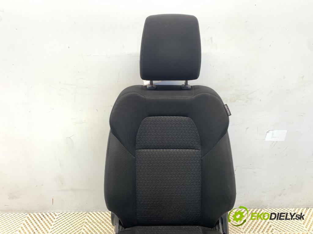 SUZUKI SWIFT V liftback 2019 66 kW 1.2 (A2L412) 1242 sedadlo levý přední část