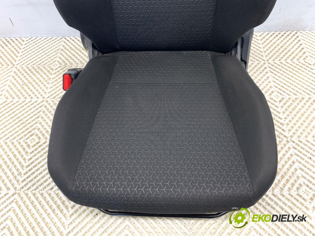 SUZUKI SWIFT V liftback 2019 66 kW 1.2 (A2L412) 1242 sedadlo levý přední část
