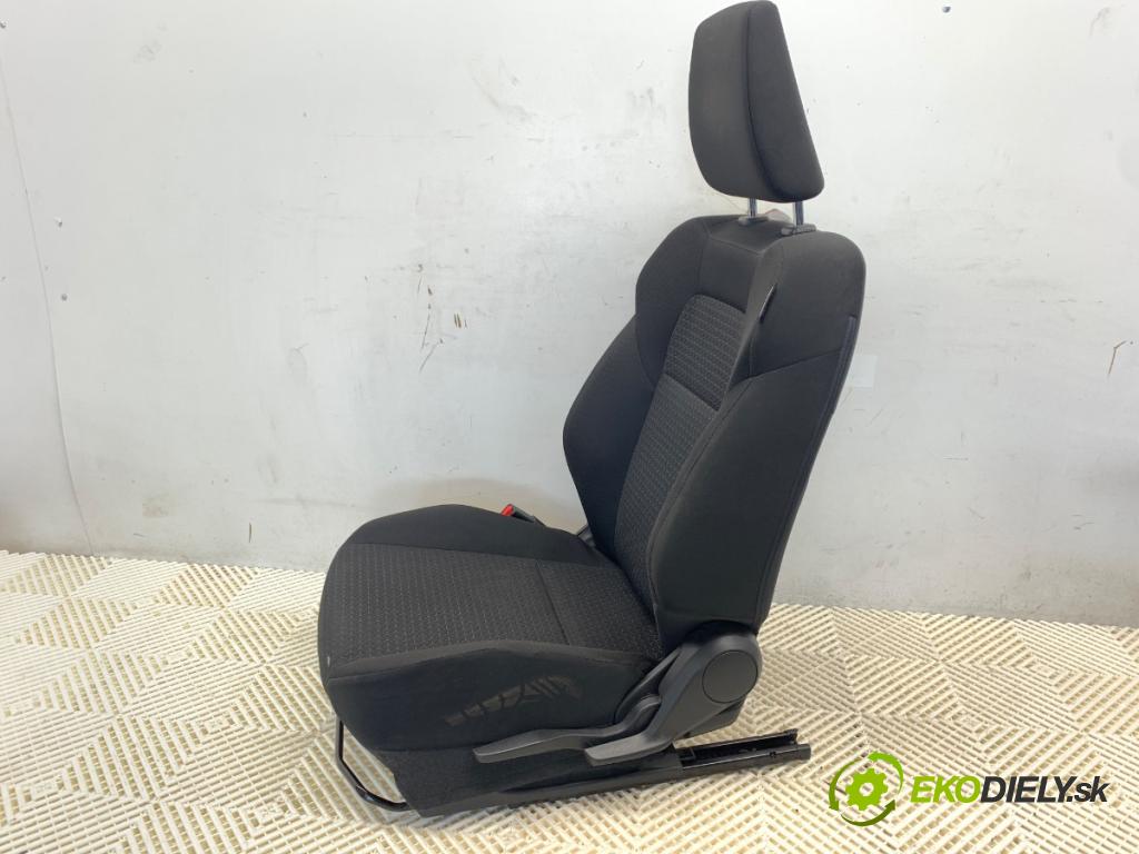 SUZUKI SWIFT V liftback 2019 66 kW 1.2 (A2L412) 1242 sedadlo levý přední část