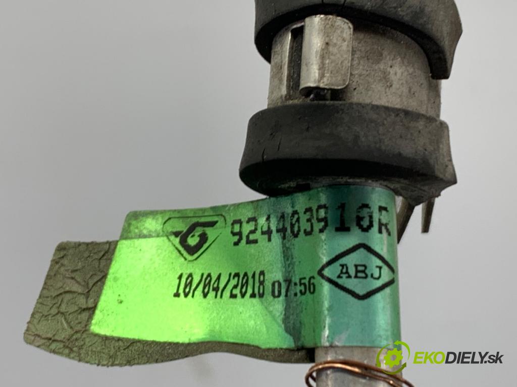 RENAULT CLIO IV liftback 2018 54 kW 1.2 16V 1149 rúrka klimatizace 924403910R (Trubka klimatizace)