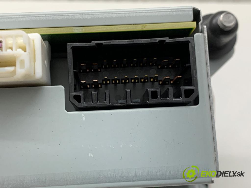 SUZUKI SWIFT V liftback 2019 66 kW 1.2 (A2L412) 1242 RADIO Displej 39920-52R05
