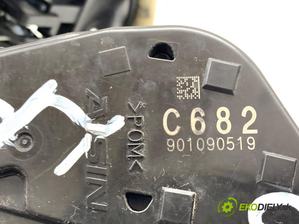 SUZUKI SWIFT V liftback 2019 66 kW 1.2 (A2L412) 1242 zámok dveře levý přední část