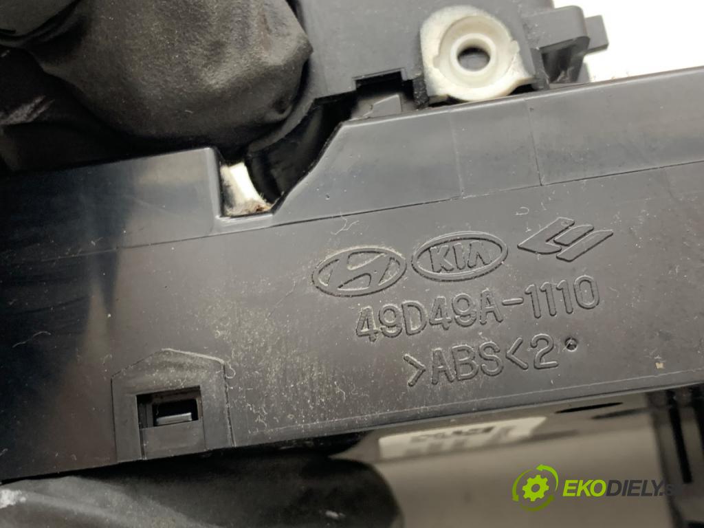 KIA CEED Kombi 2015 94 kW 1.6 CRDi 128 1582 Prepínač okien 93570-A2100 (Prepínacie páčky pod volantom)