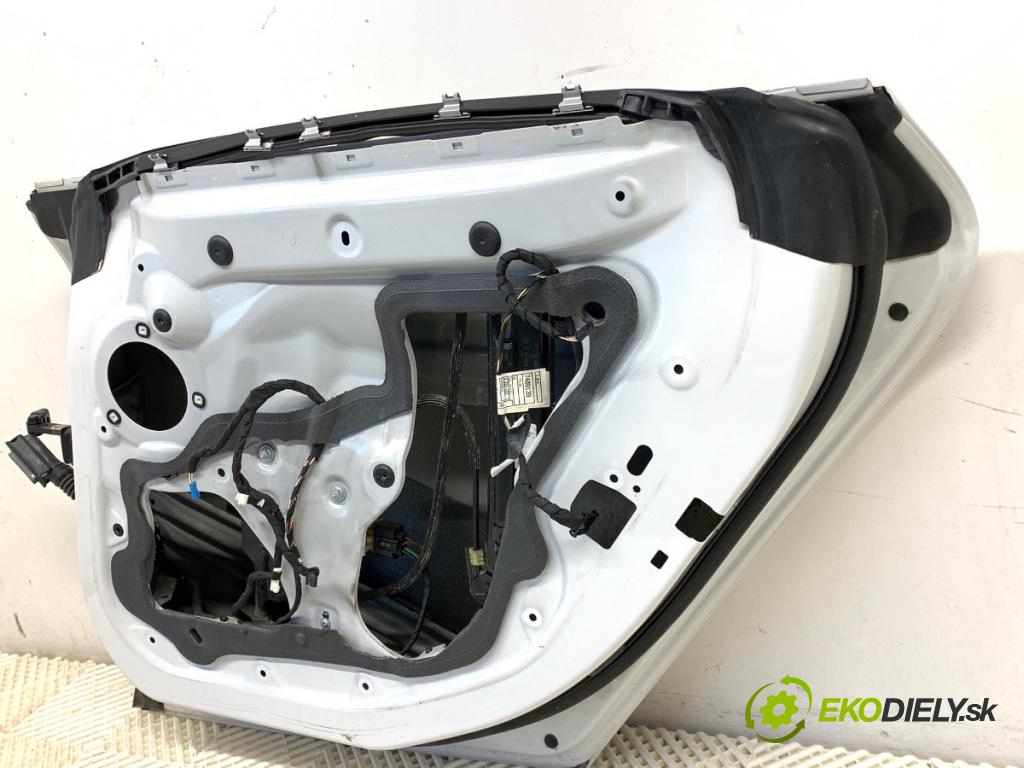 BMW F34 liftback 2016 190 kW 330 d 2993 Dvere pravy zad