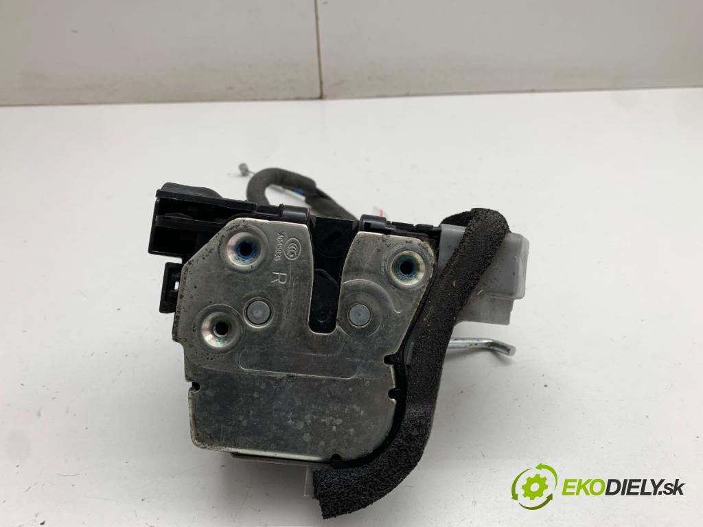 HYUNDAI i20 II liftback 2018 62 kW 1.2 1248 zámok Dvere pravy zad 81420-C8020