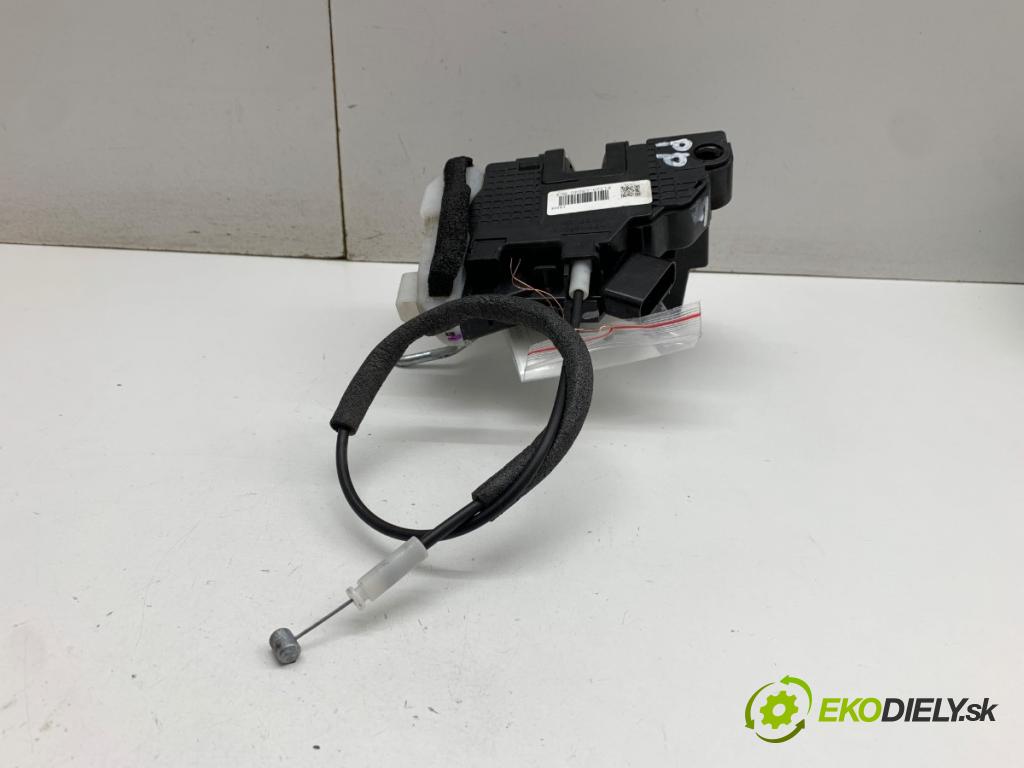 HYUNDAI i20 II liftback 2018 62 kW 1.2 1248 zámok Dvere pravy predný 81320-C8040