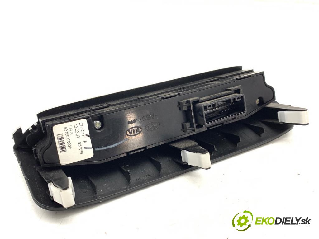 HYUNDAI i20 II liftback 2018 62 kW 1.2 1248 Displej 93700C8030 (Přístrojová deska)