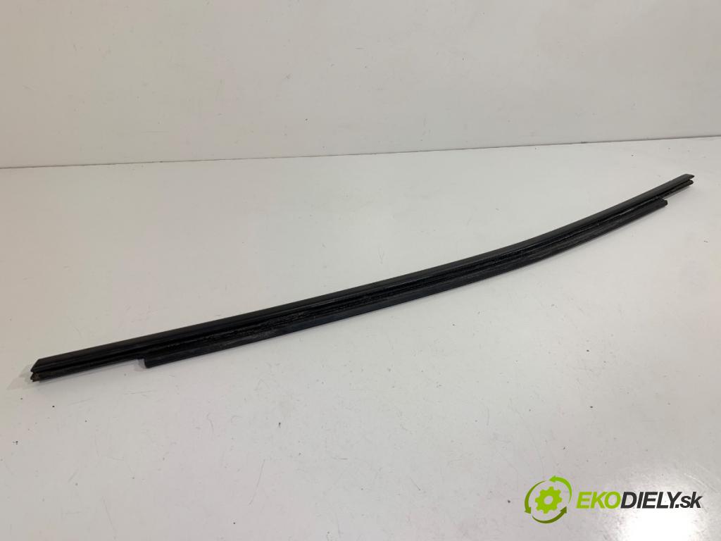 BMW F34 liftback 2016 190 kW 330 d 2993 Lišta Sbírání: zad pravy