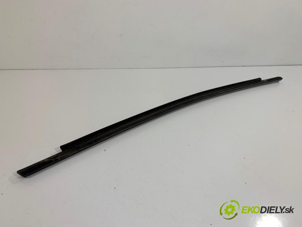 BMW F34 liftback 2016 190 kW 330 d 2993 Lišta Sbírání: zad pravy