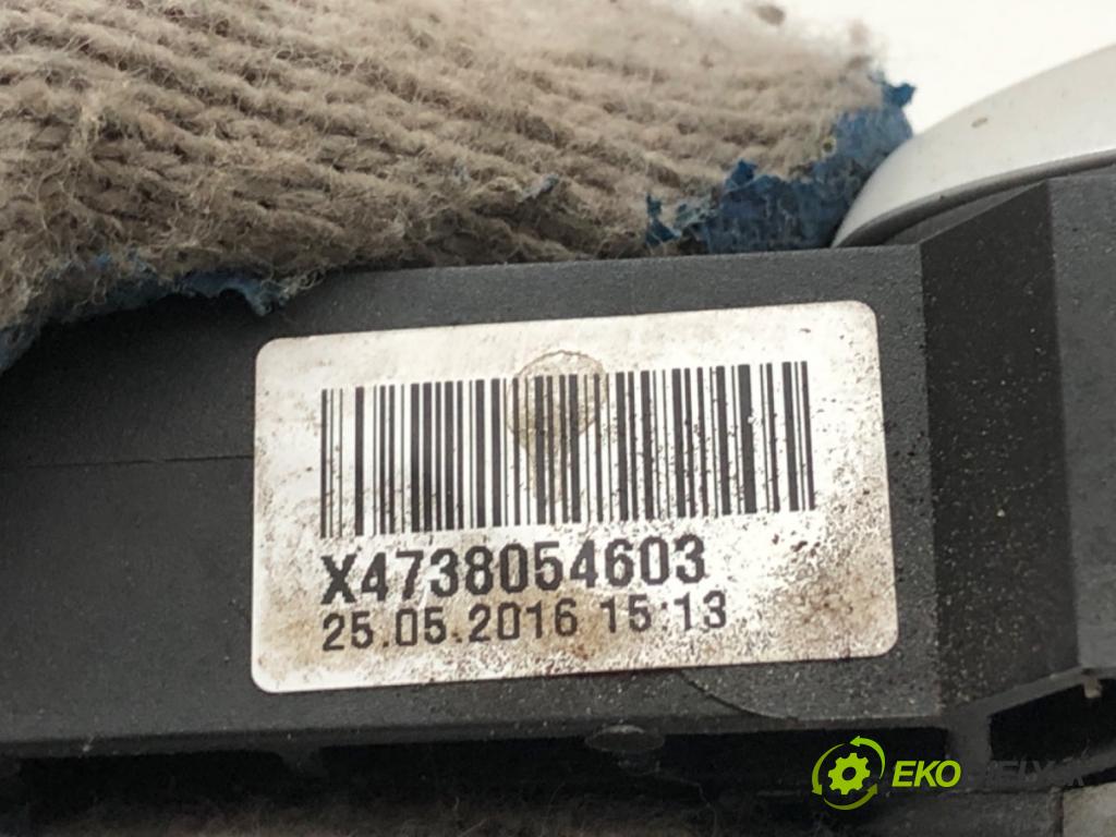 BMW F34 liftback 2016 190 kW 330 d 2993 klika vnejší pravý přední část X4738054603