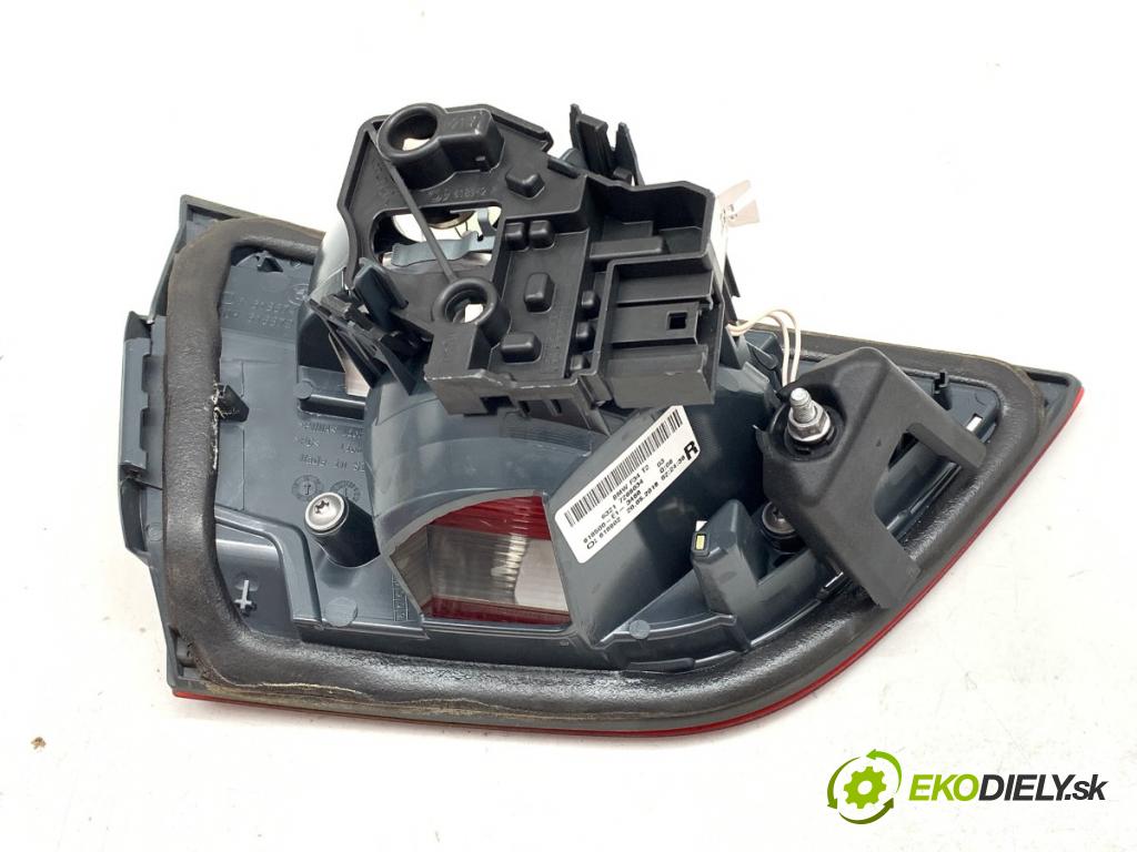BMW F34 liftback 2016 190 kW 330 d 2993 Svetlo pravy zad vnútorná 7286034