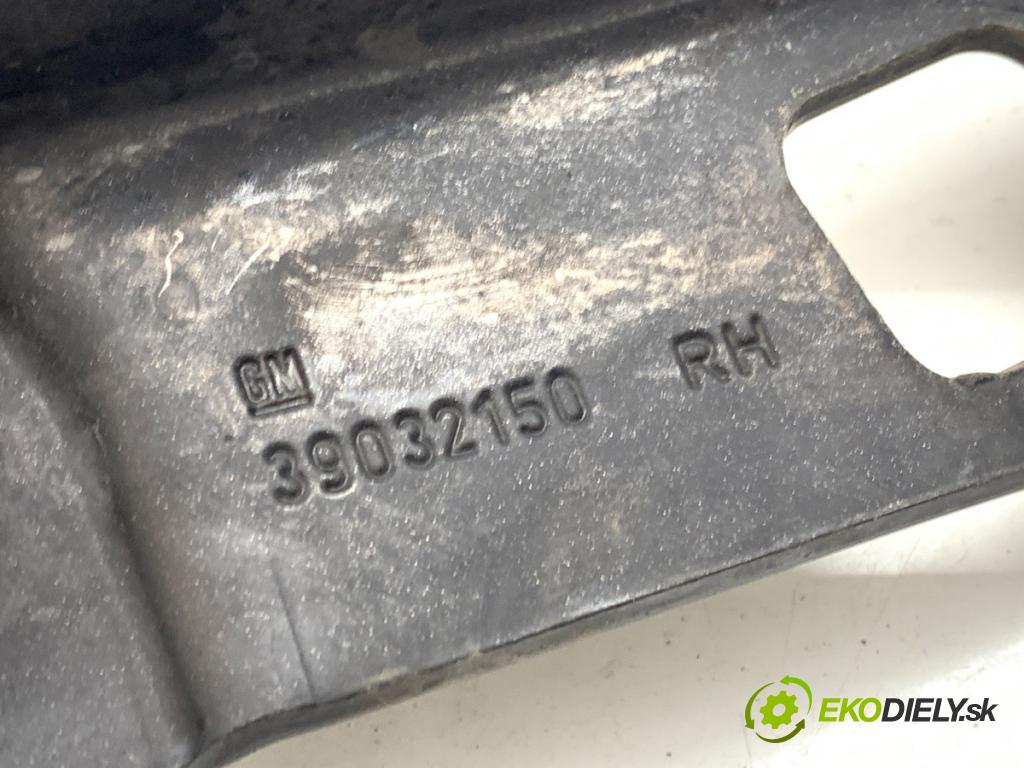 OPEL ASTRA K Kombi 2017 110 kW 1.4 Turbo (35) 1399 závěs kapoty pravý přední část 39032150