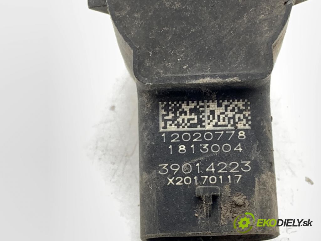 OPEL ASTRA K Kombi 2017 110 kW 1.4 Turbo (35) 1399 snímač PDC 39014223